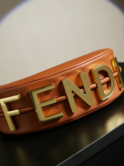 フェンディバッグ角部分ディテール